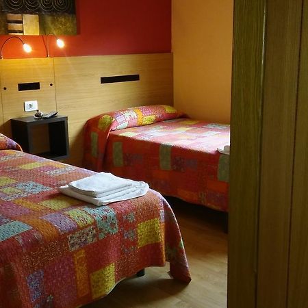 Hostal-Meson Vilasante Tríacastela Exteriör bild