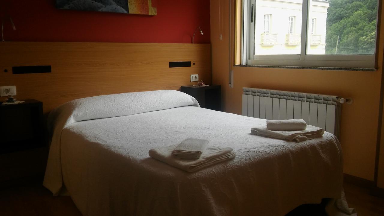 Hostal-Meson Vilasante Tríacastela Exteriör bild